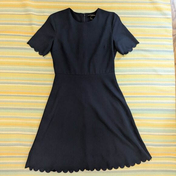 ⭐ Banana Republic Navy Scalloped Fit & Flare Dress size 0 - Picture 2 of 8
